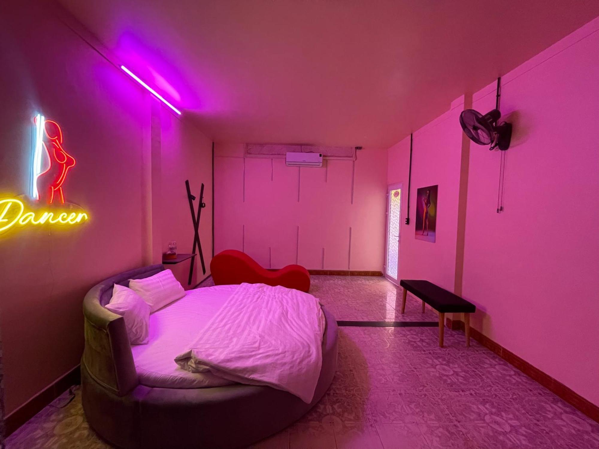 Couple Hotel - Khach San Tinh Yeu Buon Ko Sir 外观 照片