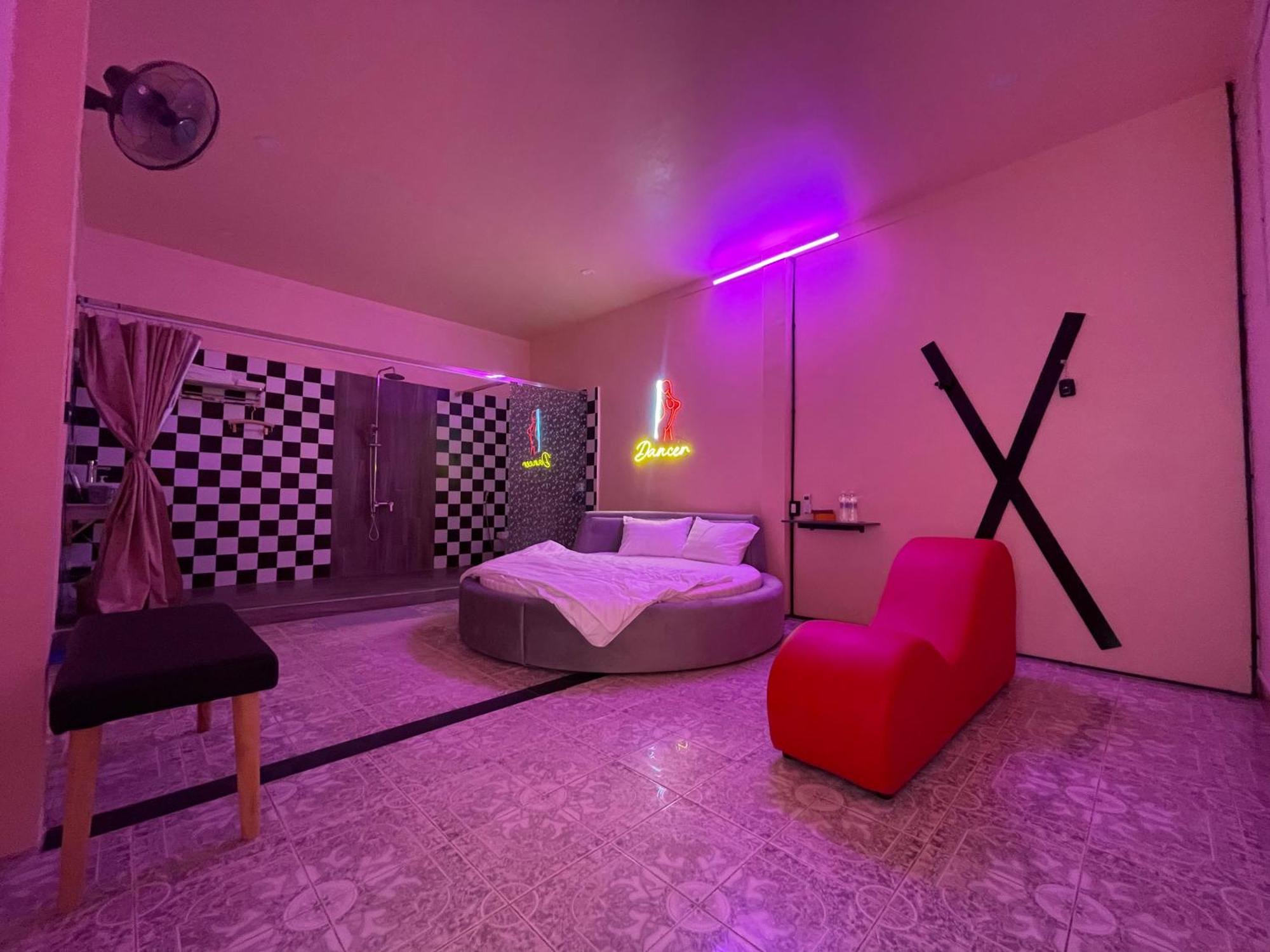 Couple Hotel - Khach San Tinh Yeu Buon Ko Sir 外观 照片